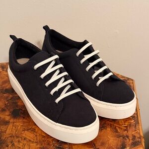 EUC Women’s ABEO Jumpstreet Bungee Black Sneakers, size 10